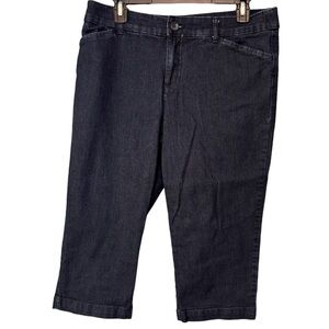 St. John’s Bay Dark Wash Blue Denim Mid Rise Capri Jeans. Women’s 10 (31x19)